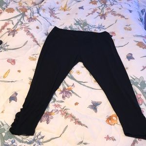 Hot Kiss black cropped leggings